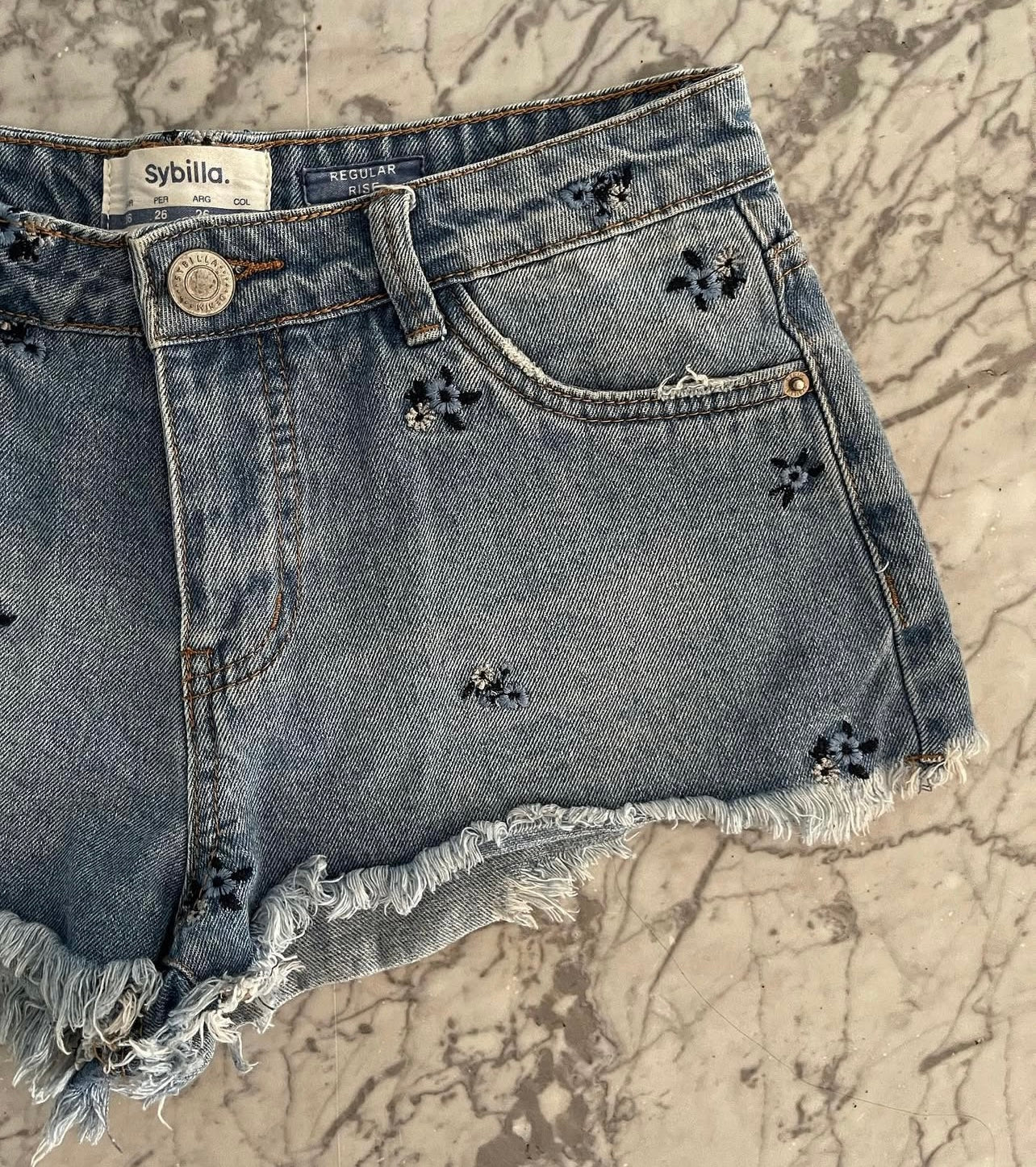 Shorts Denim con Flores bordadas - Sybilla