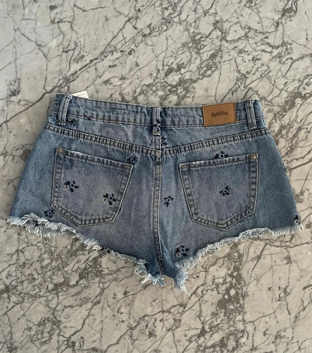 Shorts Denim con Flores bordadas - Sybilla