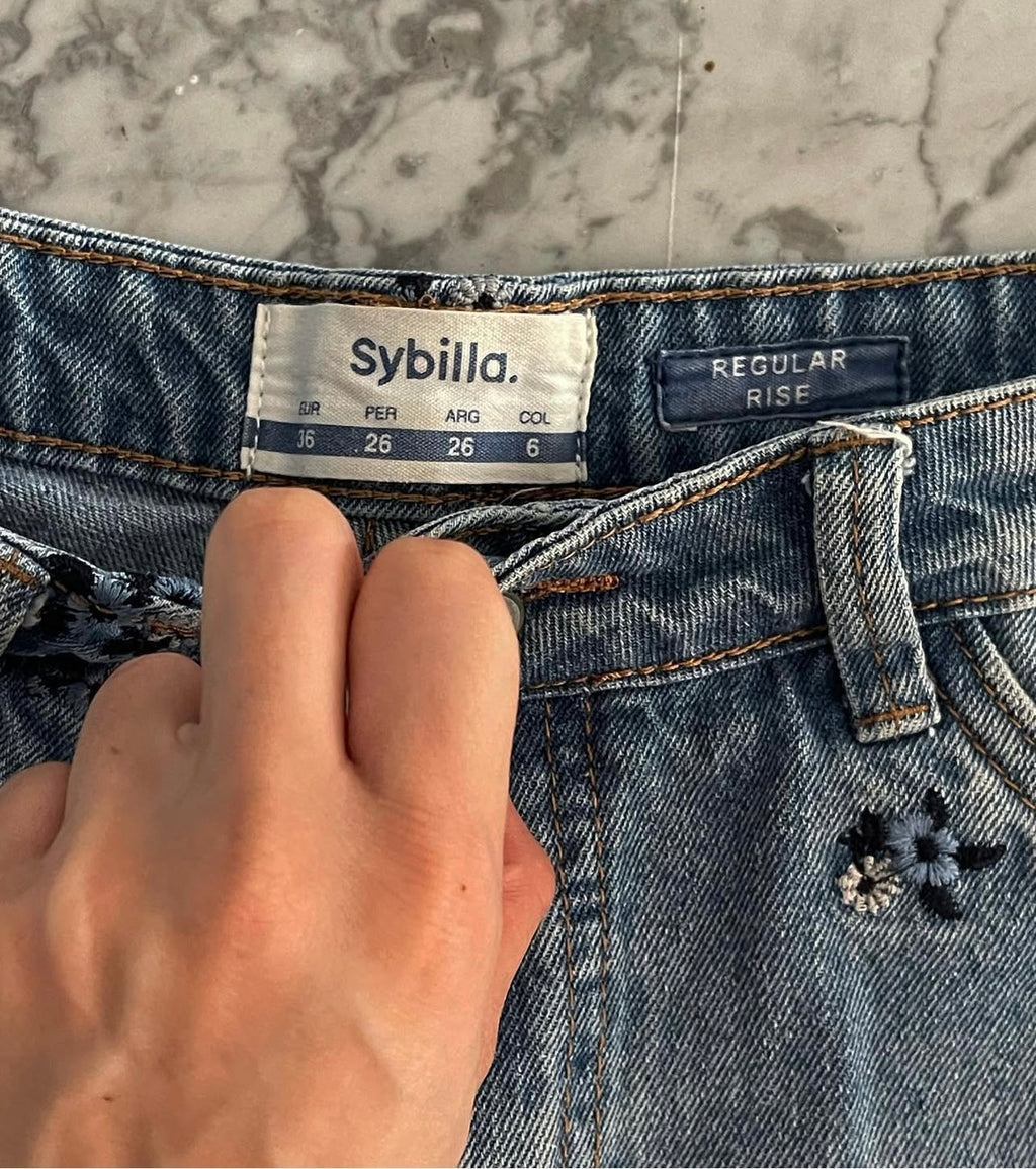 Shorts Denim con Flores bordadas - Sybilla