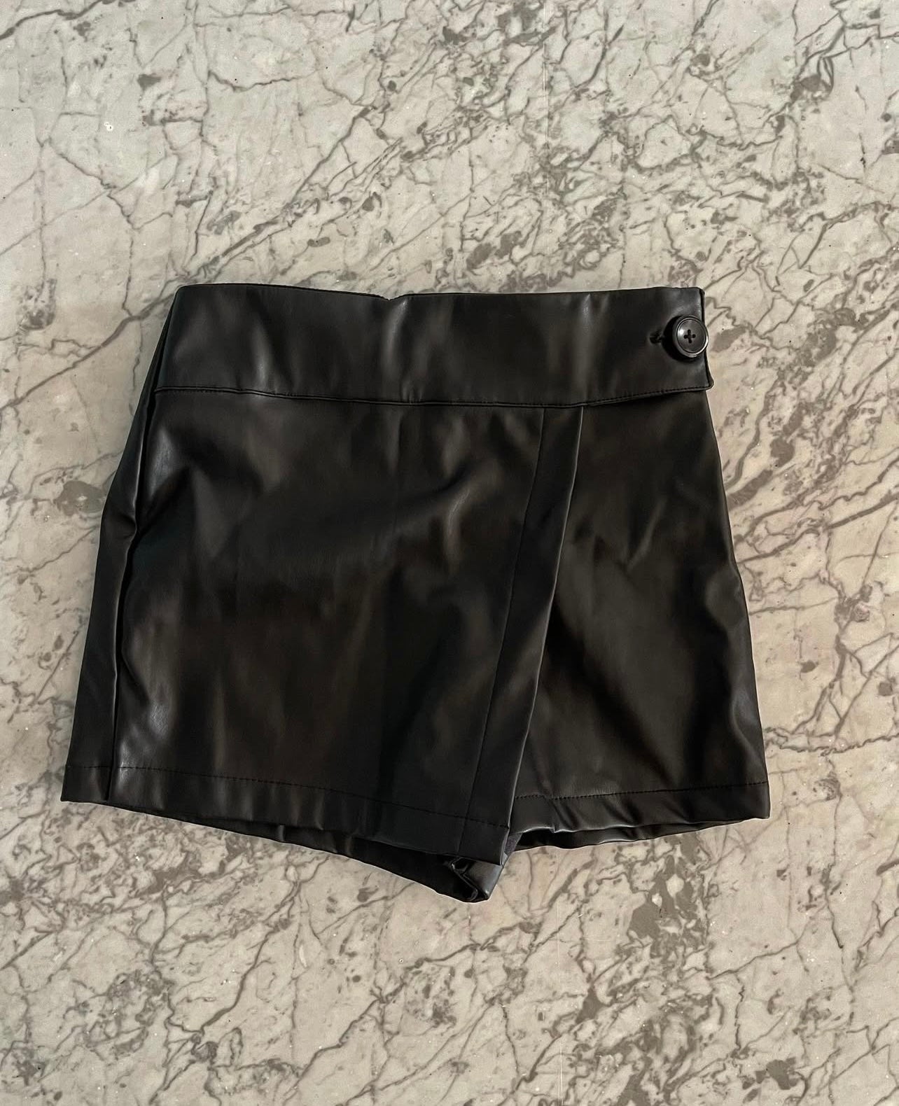 Falda Short cuero sintético - Marca independiente