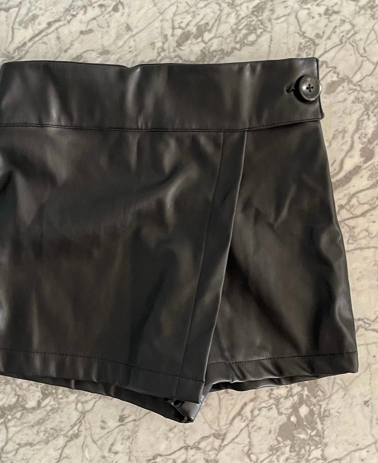 Falda Short cuero sintético - Marca independiente