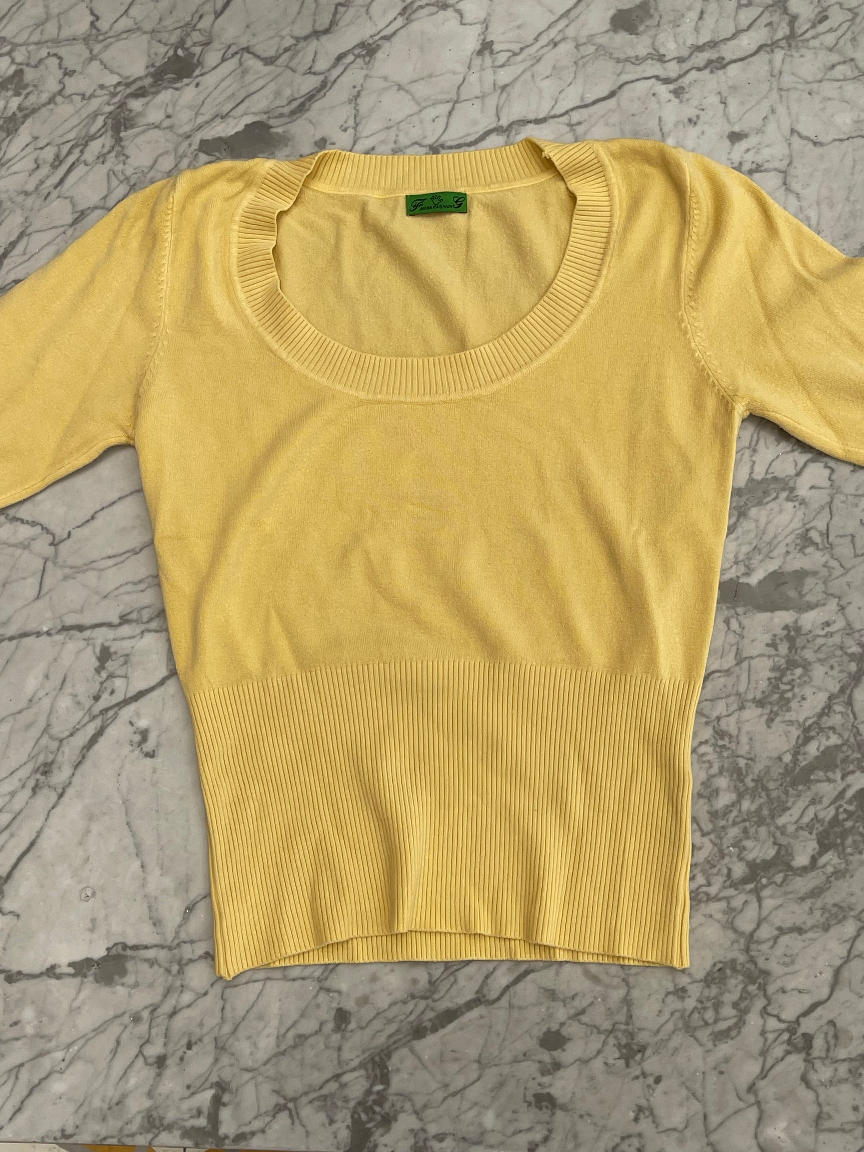 Chompa amarilla - Marca genérica