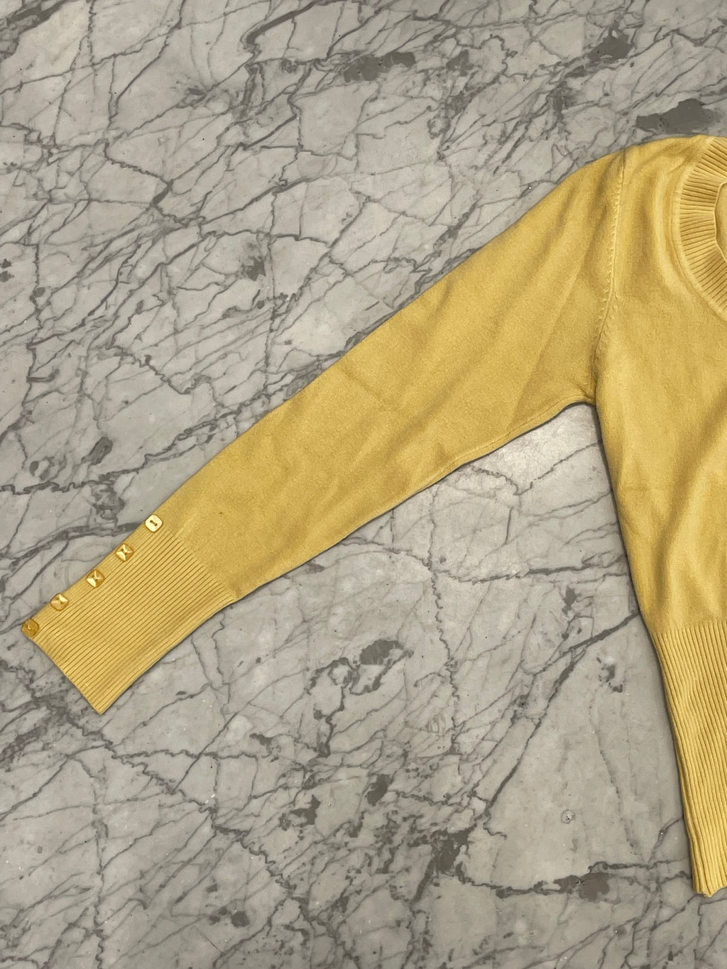 Chompa amarilla - Marca genérica