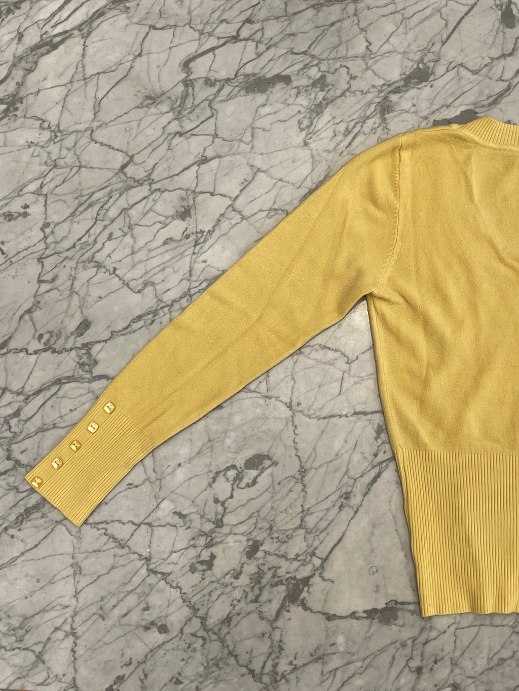 Chompa amarilla - Marca genérica