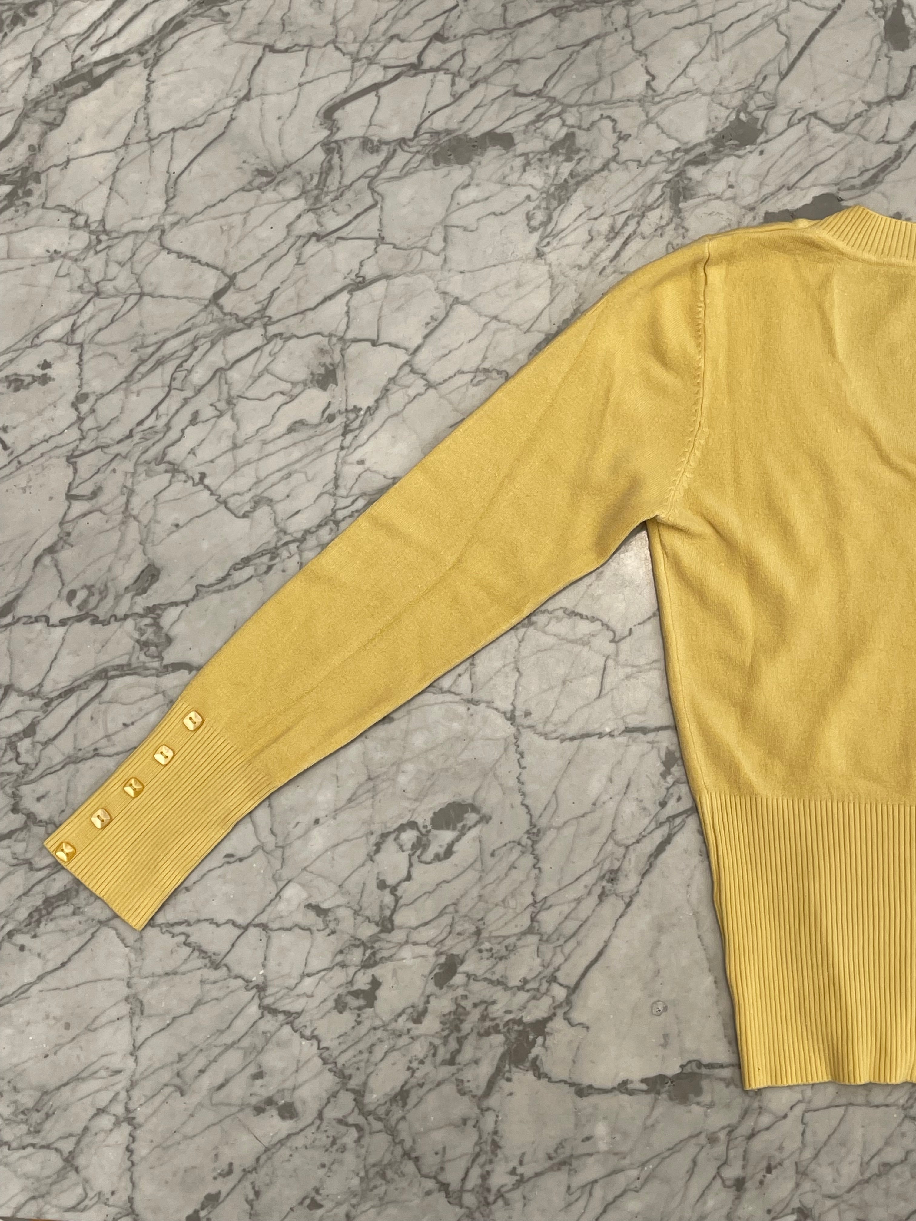 Chompa amarilla - Marca genérica