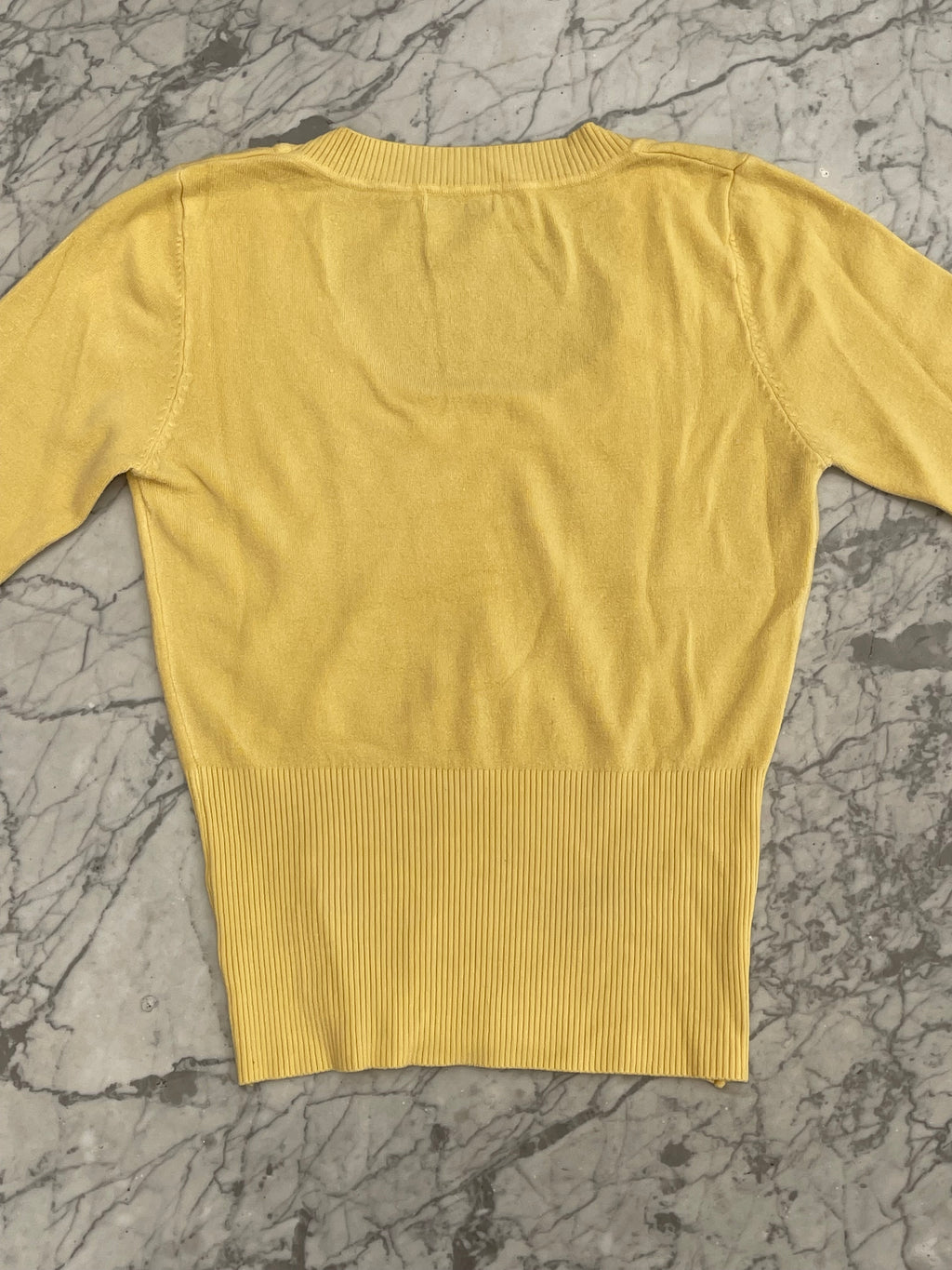 Chompa amarilla - Marca genérica