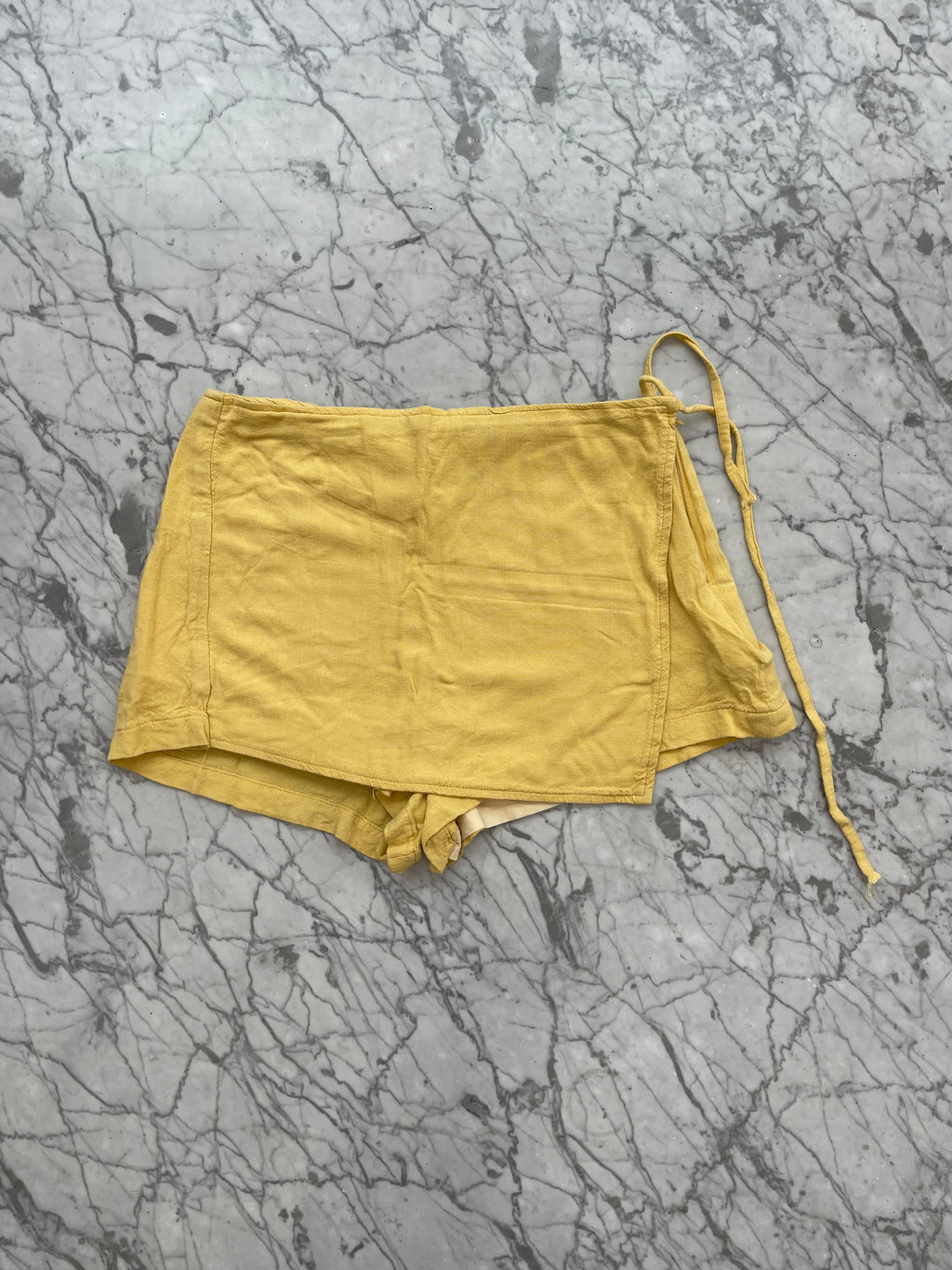 Falda Short Amarilla - ALUA